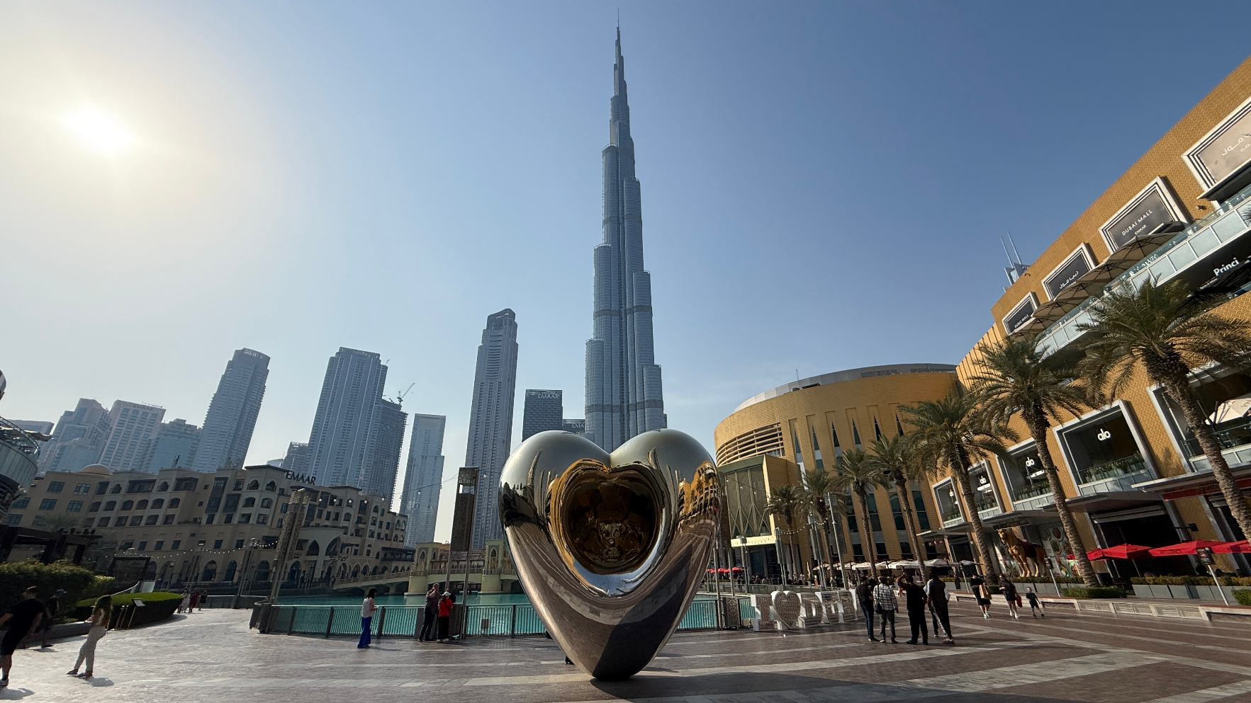 Burj Khalifa, Dubai Mall in Souk Al Bahar, a neighbourhood in Downtown Dubai.